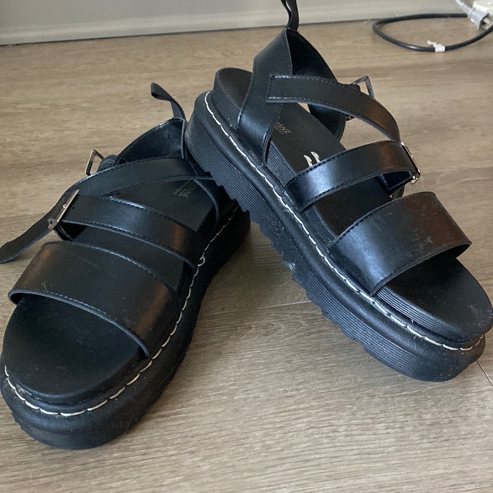 Platform sandals